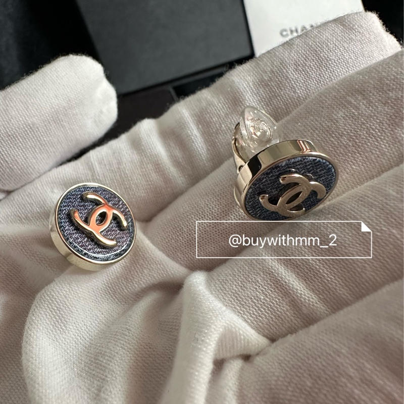 ⭐️賣場有滿額折扣⭐️香奈兒最新 牛仔鈕扣耳夾-3