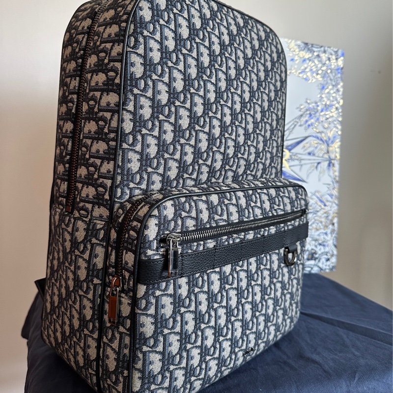 【全新現貨】Dior Rider 經典老花後背包｜立體方正廓形、15吋筆電OK！-1