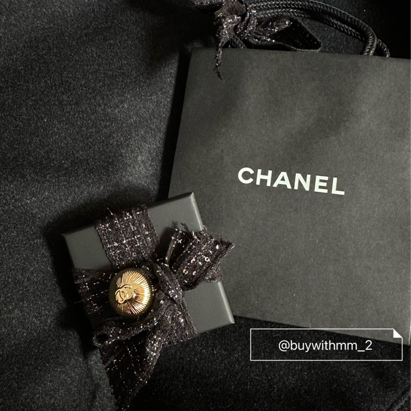 ⭐️賣場有滿額折扣⭐️香奈兒 超迷你鈕扣耳夾 黑金配色-6