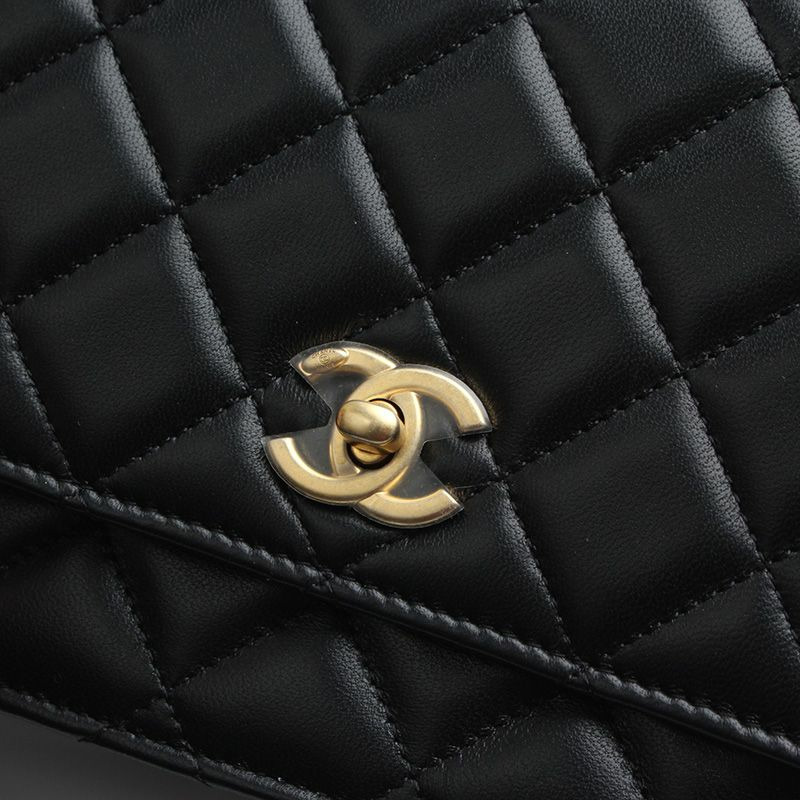 【包稅】CHANEL 鏈條球黑色羊皮WOC斜背包-5
