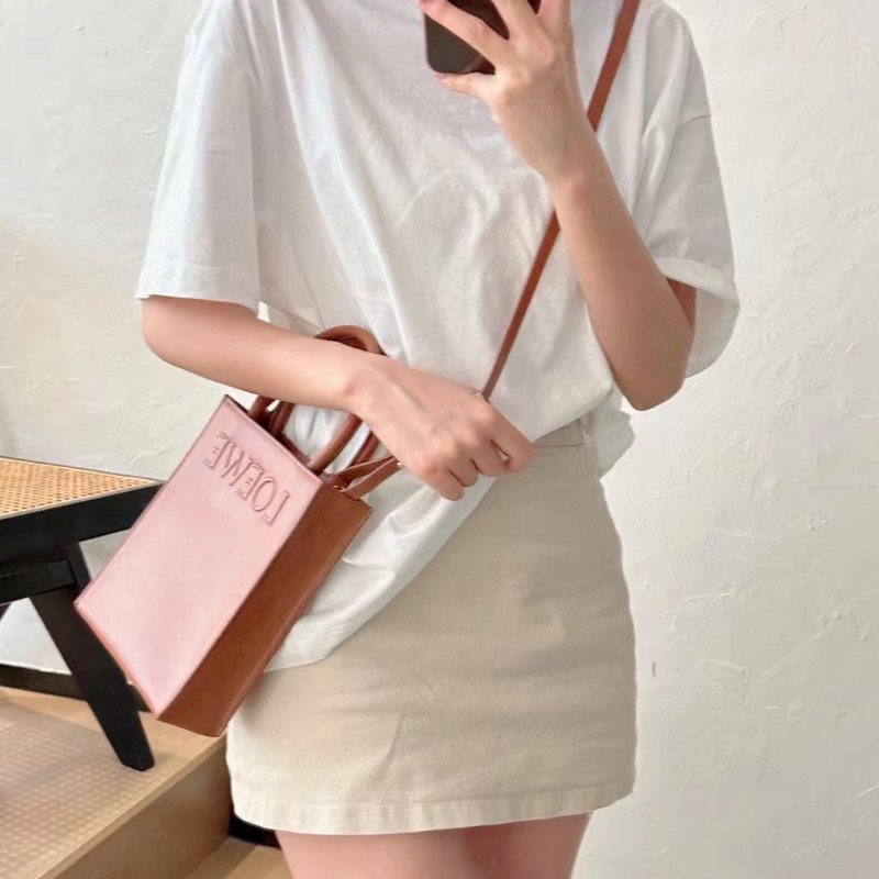 LOEWE Standard A5小牛皮斜背包-1