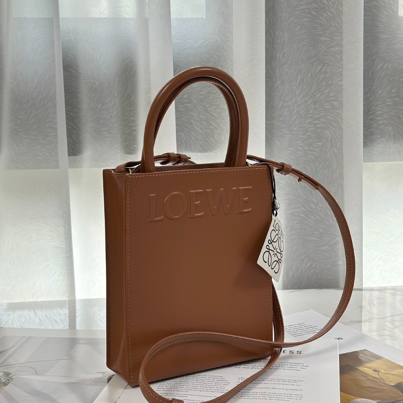 LOEWE Standard A5小牛皮斜背包-2