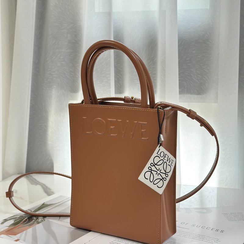 LOEWE Standard A5小牛皮斜背包-3