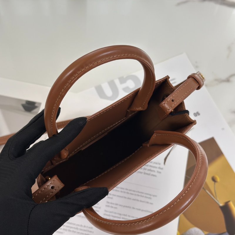 LOEWE Standard A5小牛皮斜背包-5