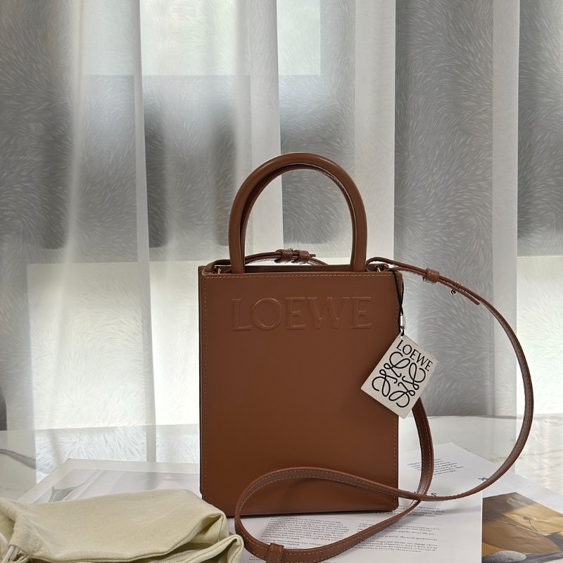 LOEWE Standard A5小牛皮斜背包-8