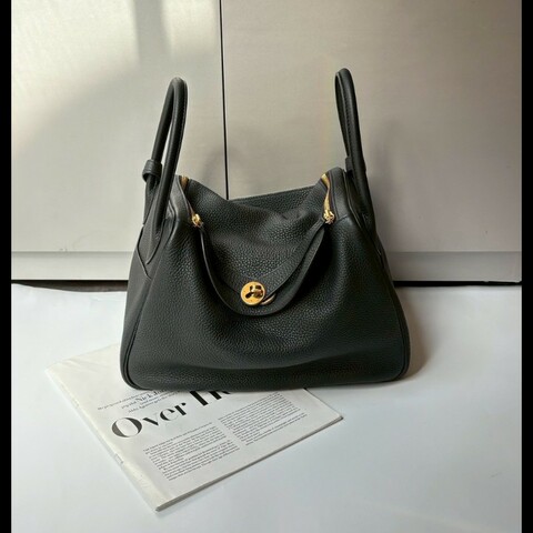 Hermes 金釦黑皮肩側包 Lindy 30