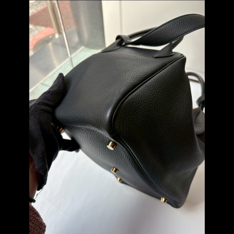 Hermes 金釦黑皮肩側包 Lindy 30-16