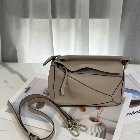 LOEWE Puzzle小牛皮手袋 - 小號米色