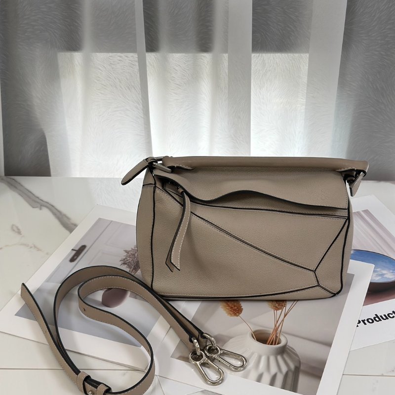 LOEWE Puzzle小牛皮手袋 - 小號米色-0