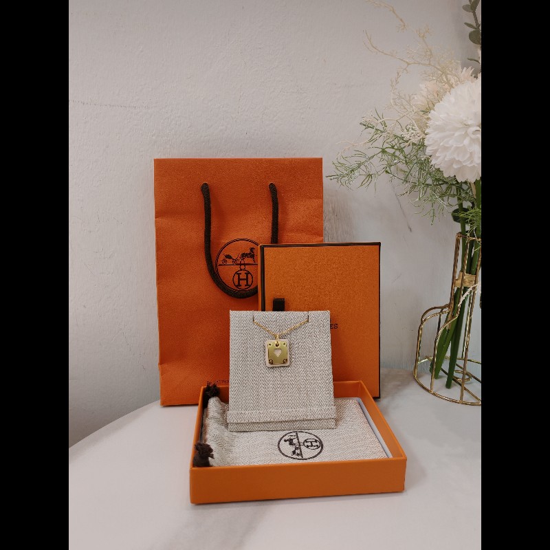 Hermès As de Cœur pendant necklace-0