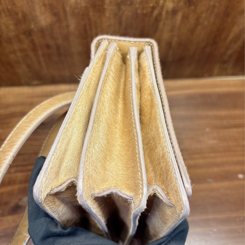 Prada 牛毛斜挎包-4