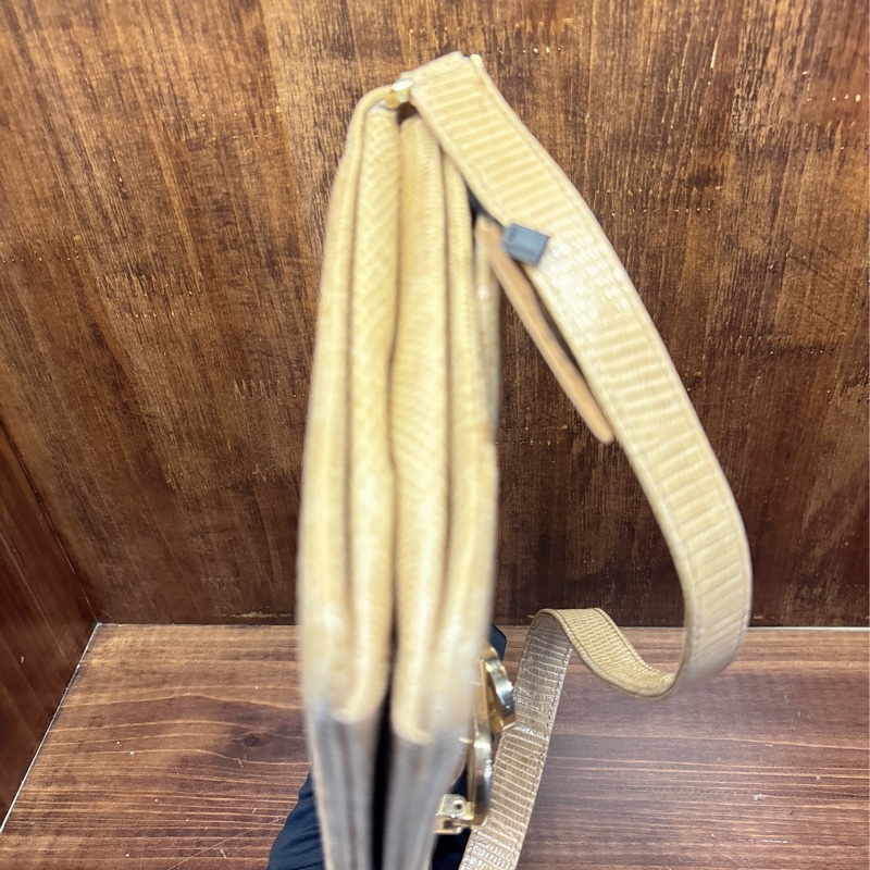 金色G字扣手提包-3