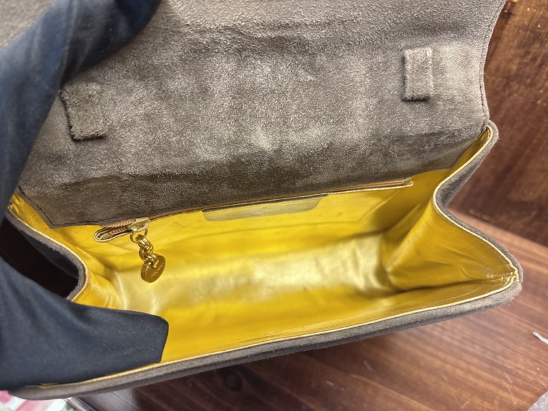 金色鏈條麂皮手提包-5