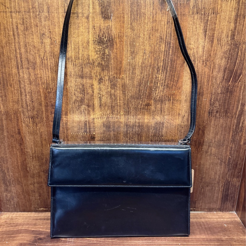 Salvatore Ferragamo 黑色斜挎包-0