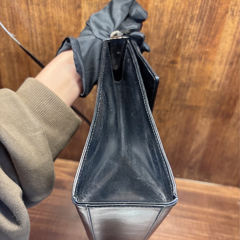 Salvatore Ferragamo 黑色斜挎包-3