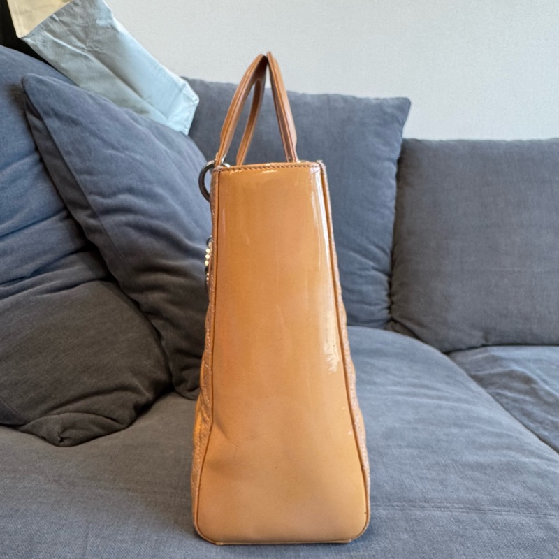 Dior 迪奧 Lady Dior 戴妃手提包 奶茶色 漆皮 大號 女款 托特包-2