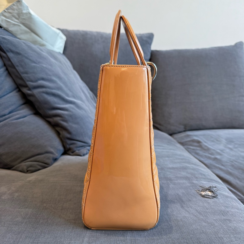 Dior 迪奧 Lady Dior 戴妃手提包 奶茶色 漆皮 大號 女款 托特包-3