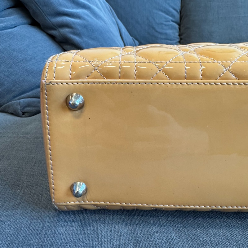 Dior 迪奧 Lady Dior 戴妃手提包 奶茶色 漆皮 大號 女款 托特包-5