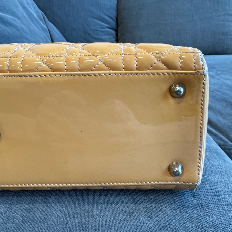 Dior 迪奧 Lady Dior 戴妃手提包 奶茶色 漆皮 大號 女款 托特包-6