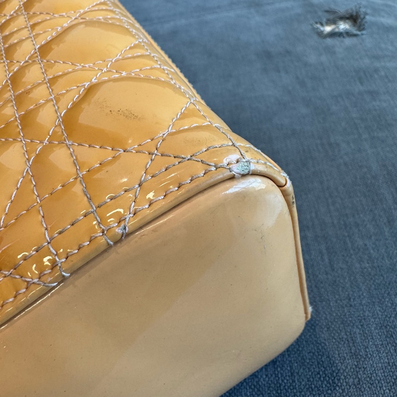 Dior 迪奧 Lady Dior 戴妃手提包 奶茶色 漆皮 大號 女款 托特包-7