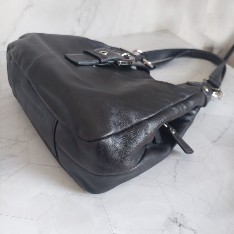 Coach 黑色牛皮肩背側背包-9