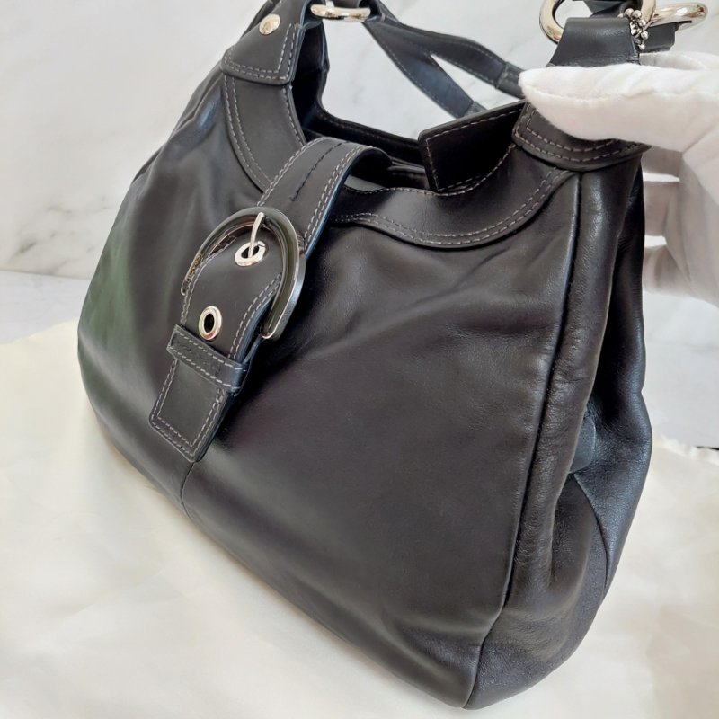 Coach 黑色牛皮肩背側背包-12