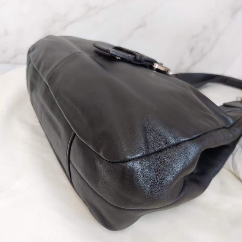 Coach 黑色牛皮肩背側背包-72