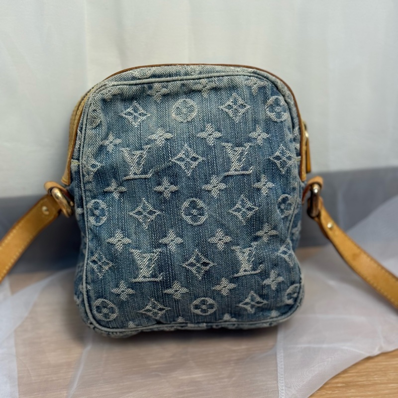 Lv vintage 單寧牛仔相機包-1