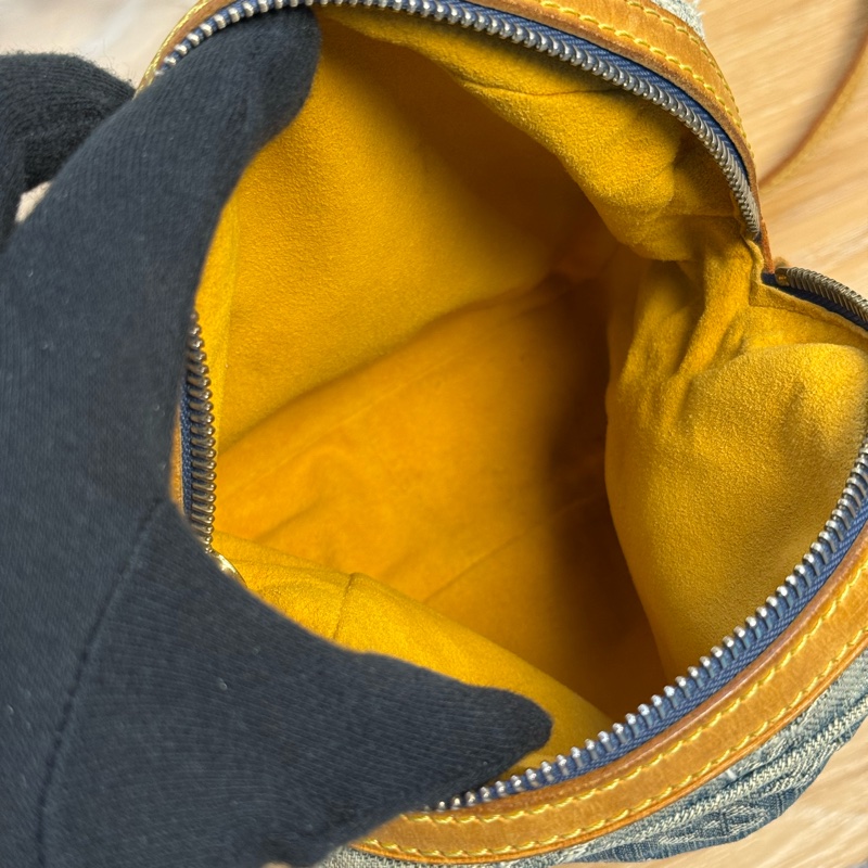 Lv vintage 單寧牛仔相機包-17