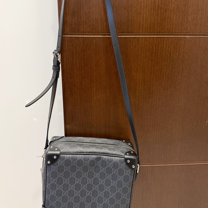 GUCCI 古馳 GG LOGO方形箱包/斜背包(黑灰)-0