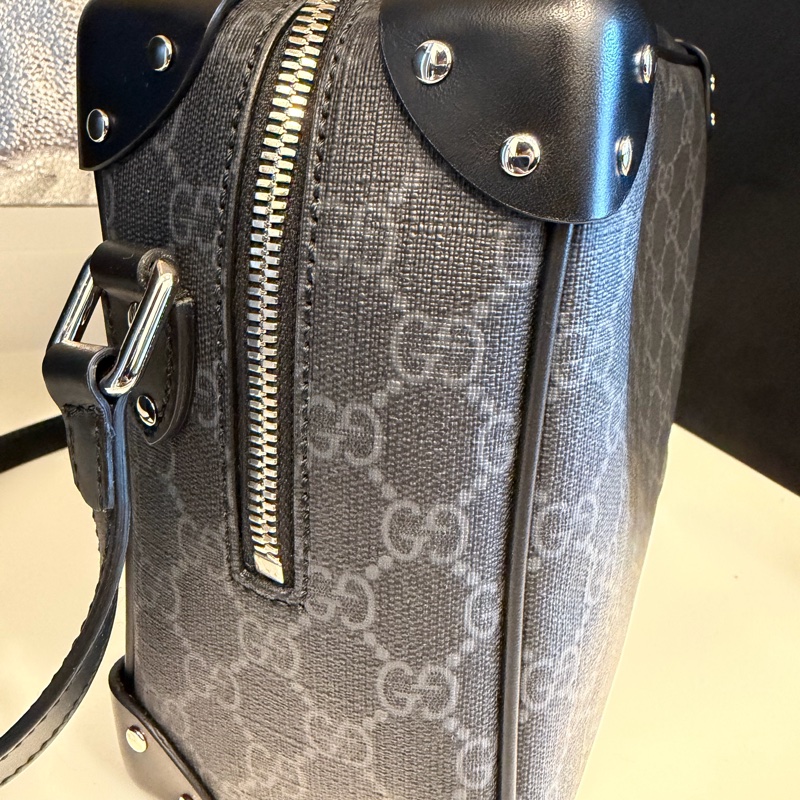 GUCCI 古馳 GG LOGO方形箱包/斜背包(黑灰)-12