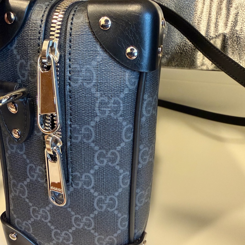 GUCCI 古馳 GG LOGO方形箱包/斜背包(黑灰)-13