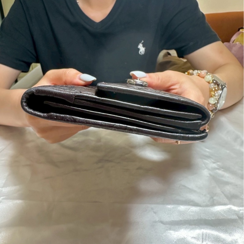 GUCCI 黑色 GG 壓紋長夾（真皮、翻蓋扣式、銀色金屬牌）-3