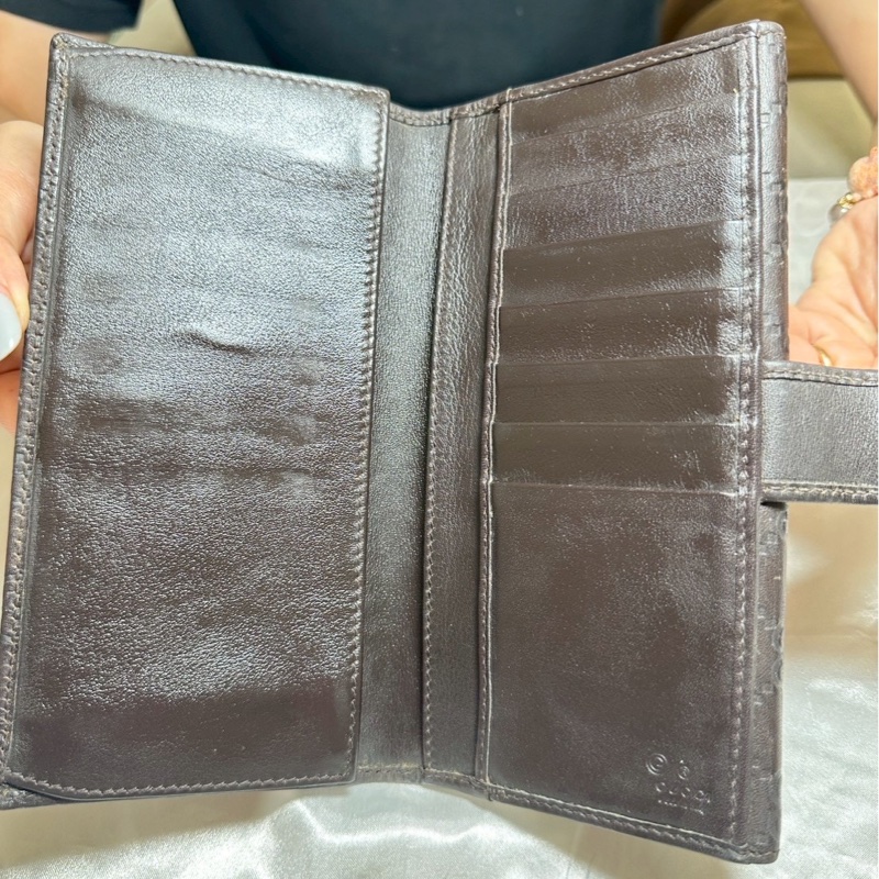 GUCCI 黑色 GG 壓紋長夾（真皮、翻蓋扣式、銀色金屬牌）-4