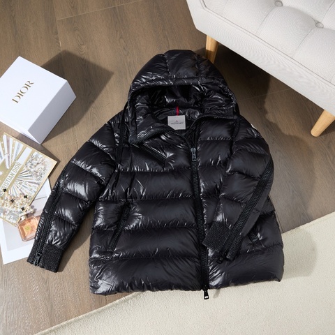 ❤️MONCLER 羽絨外套 溫暖舒適 休閒版型