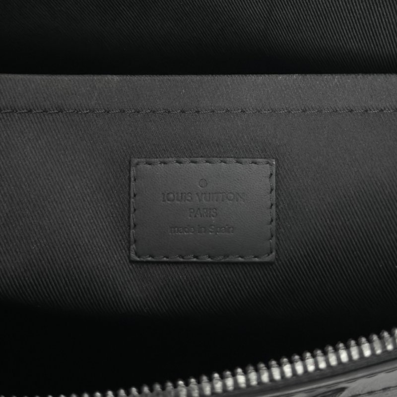 LOUIS VUITTON Shadow Discovery 老花壓紋 手包-10