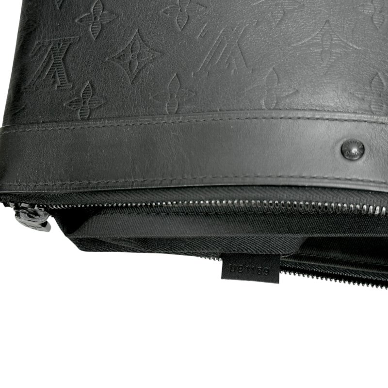 LOUIS VUITTON Shadow Discovery 老花壓紋 手包-11