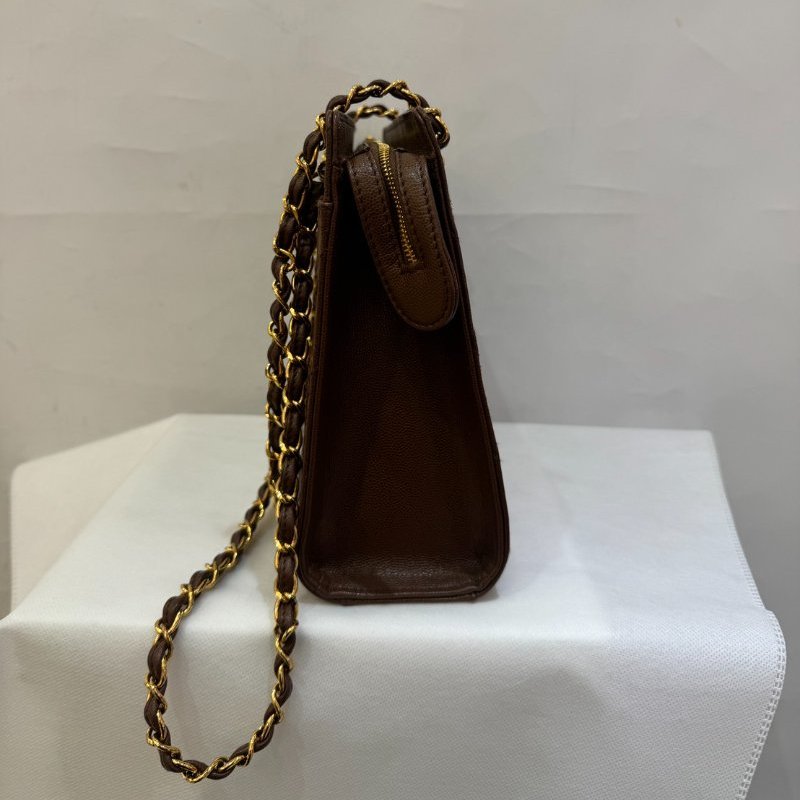 CHANEL 深棕色金鍊肩背-3