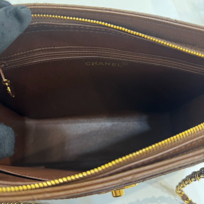 CHANEL 深棕色金鍊肩背-7