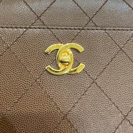 CHANEL 深棕色金鍊肩背-8