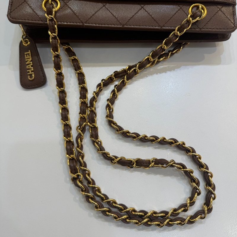 CHANEL 深棕色金鍊肩背-9