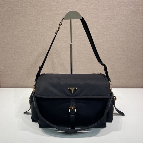 Prada 🆕 原價19300 1BD391