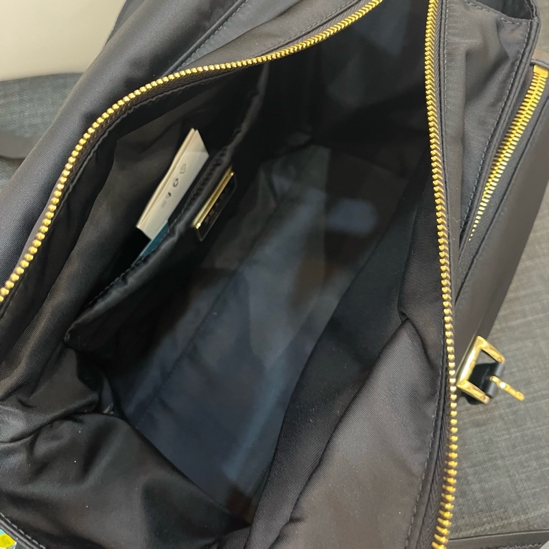 Prada 🆕 原價19300 1BD391-2