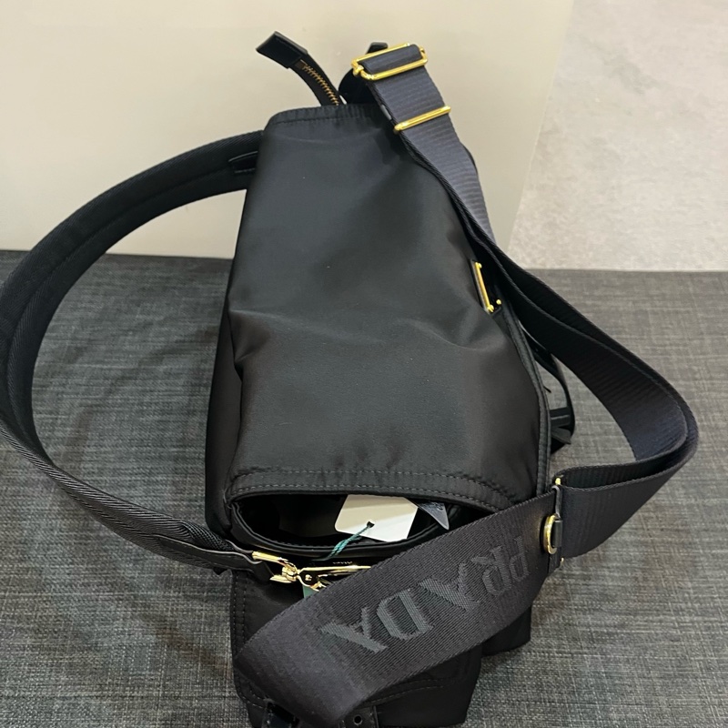 Prada 🆕 原價19300 1BD391-4