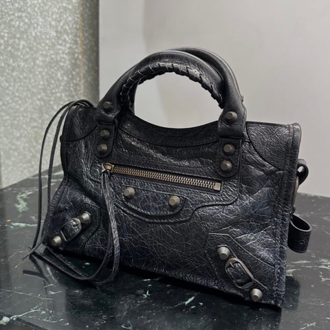 BALENCIAGA WOMEN'S LE CITY BAG MINI IN BLACK超過20年熱度不減持續翻紅🖤