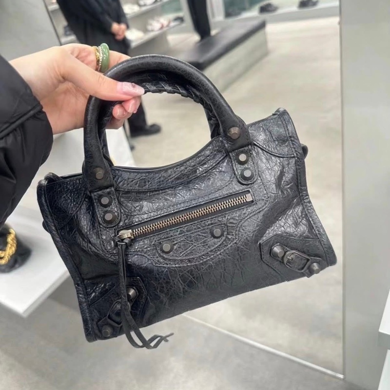 BALENCIAGA WOMEN'S LE CITY BAG MINI IN BLACK超過20年熱度不減持續翻紅🖤-2