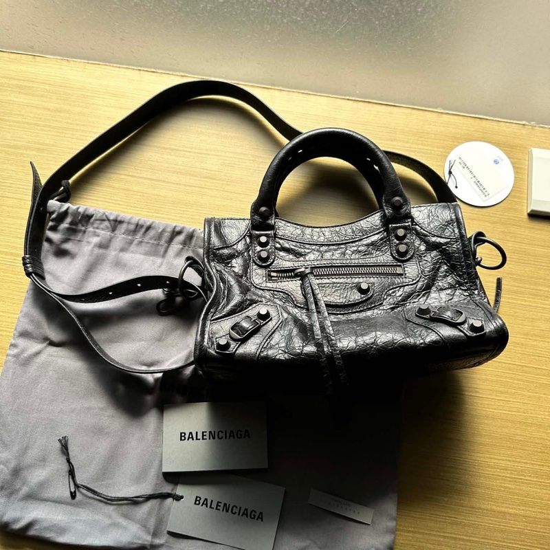BALENCIAGA WOMEN'S LE CITY BAG MINI IN BLACK超過20年熱度不減持續翻紅🖤-6