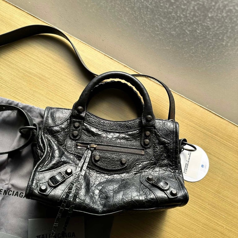 BALENCIAGA WOMEN'S LE CITY BAG MINI IN BLACK超過20年熱度不減持續翻紅🖤-8