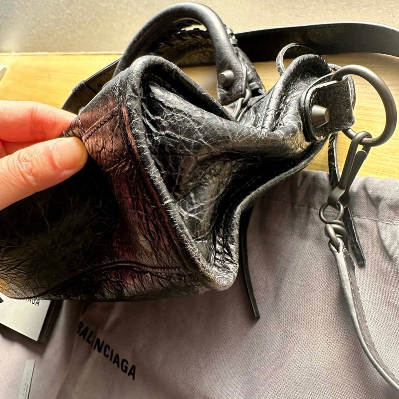 BALENCIAGA WOMEN'S LE CITY BAG MINI IN BLACK超過20年熱度不減持續翻紅🖤-10