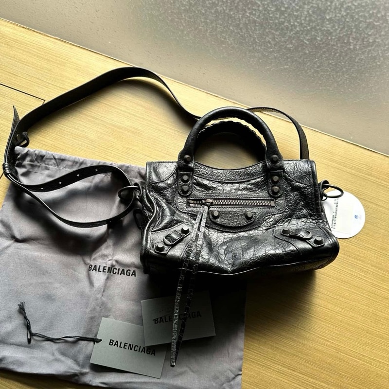 BALENCIAGA WOMEN'S LE CITY BAG MINI IN BLACK超過20年熱度不減持續翻紅🖤-11